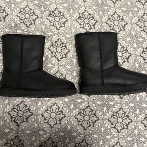 UGG Women’s Classic Short II